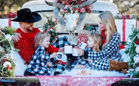 cody johnson wife brandi and 2 kids Image 8